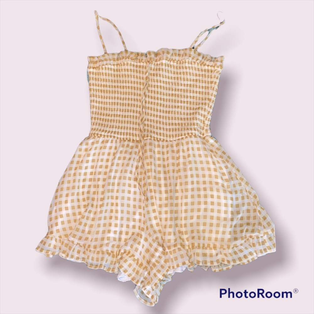 Gingham yellow/tan romper. M💛